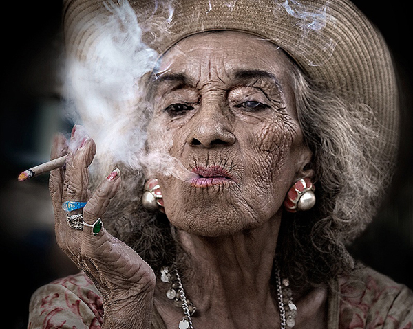 old-woman-smoking-sandy-powers